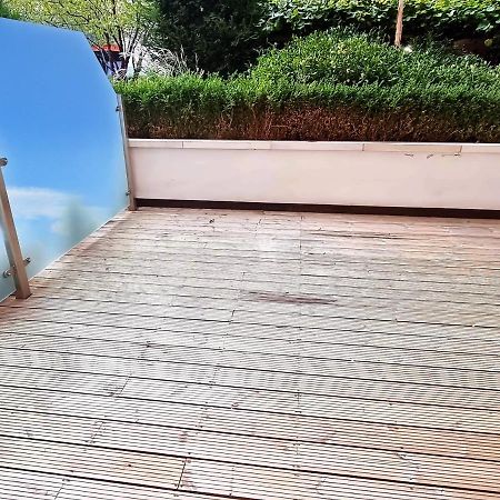 Your Riverside Home 2 With Private Balcony Лондон Екстериор снимка