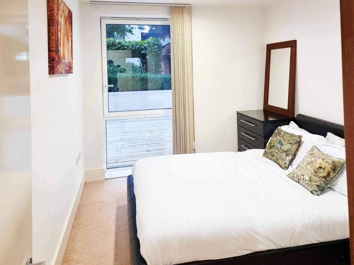 Your Riverside Home 2 With Private Balcony Лондон Екстериор снимка