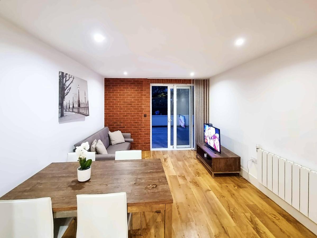 Your Riverside Home 2 With Private Balcony Лондон Екстериор снимка
